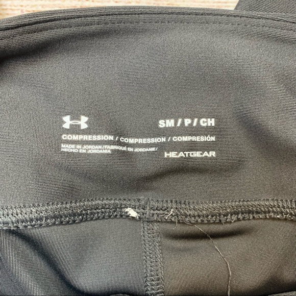 ❗️SOLD❗️Under Armour Gray Heatgear Compression Leggings - Picture 12 of 12